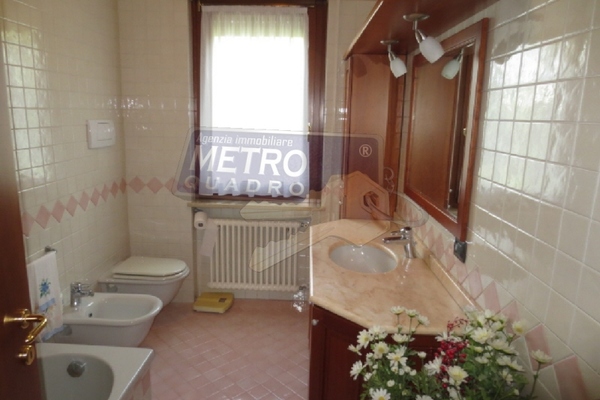 bagno con vasca - UNIFAM. AUTONOMA THIENE (VI) EST